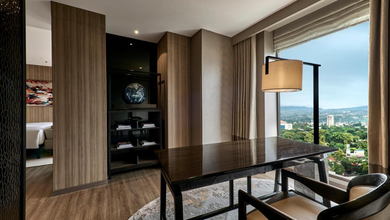 Pullman Bandung Grand Central Екстер'єр фото
