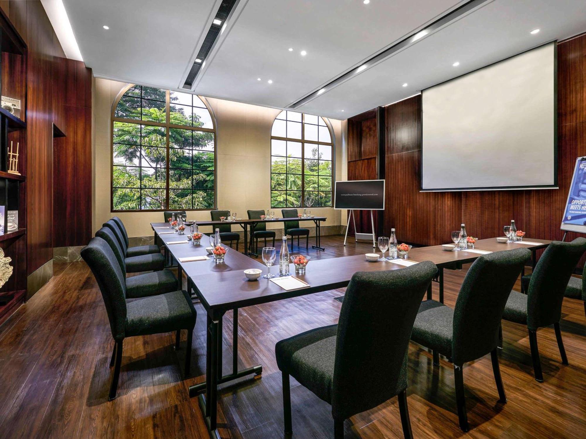 Pullman Bandung Grand Central Екстер'єр фото